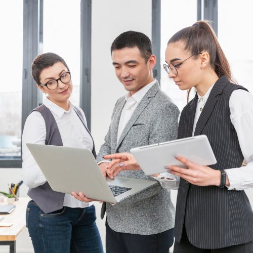 group-entrepreneurs-working-together_23-2148499835