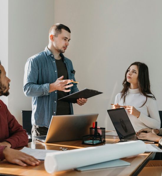 teamwork-meeting-with-business-people_23-2148825936